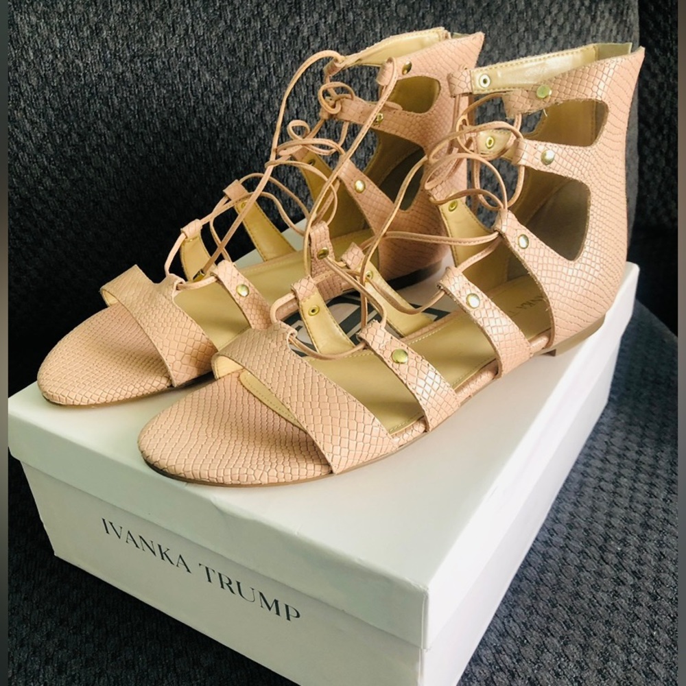 GLADIATOR Ivanka Trump Leather Pale Pink Flat Shoes Like New Size 10